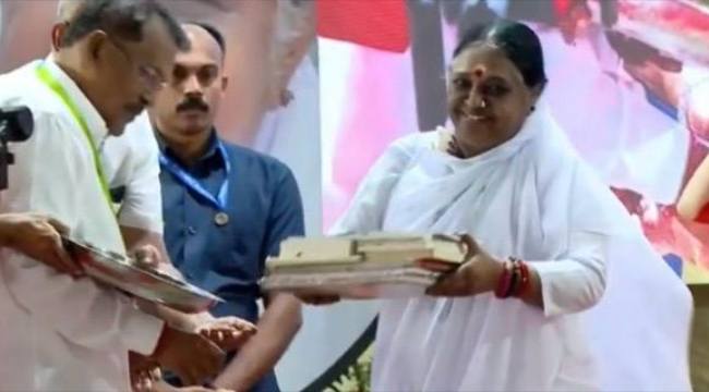 Sri Matha Amritanandamayi Devi book release at Calicut